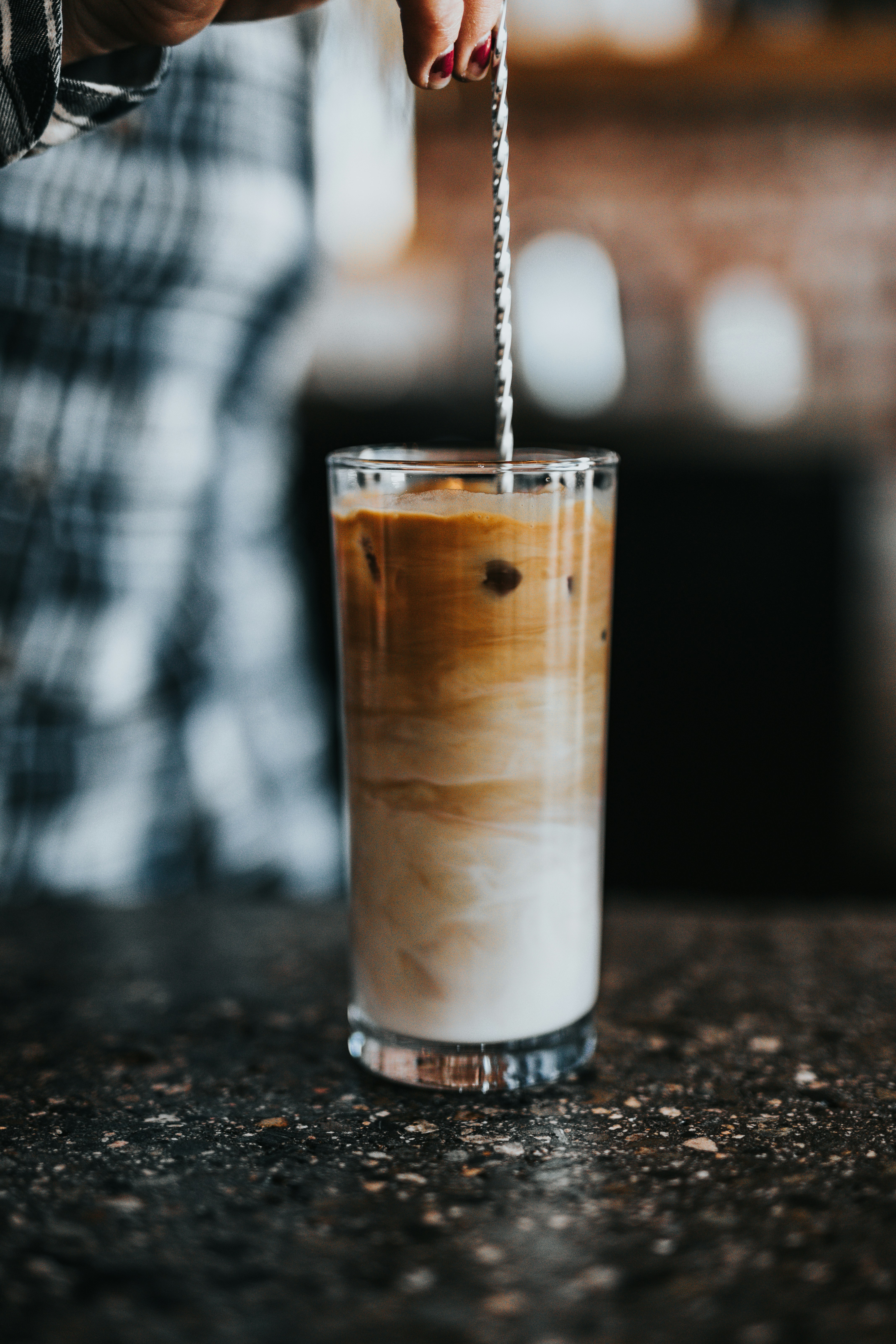Vaso de bebida fría con hielo